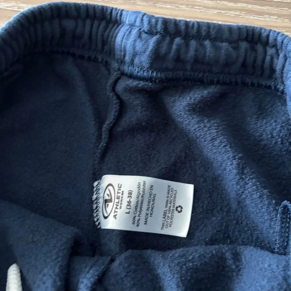 Vintage Y2K/2000s Navy Blue Essential Sweatpants! Fits M